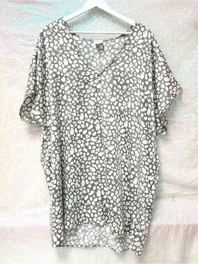 🩶By Together Boho Gray and White Cheetah Print V-Neck Tunic/Dress-Coverup/Beach🩶